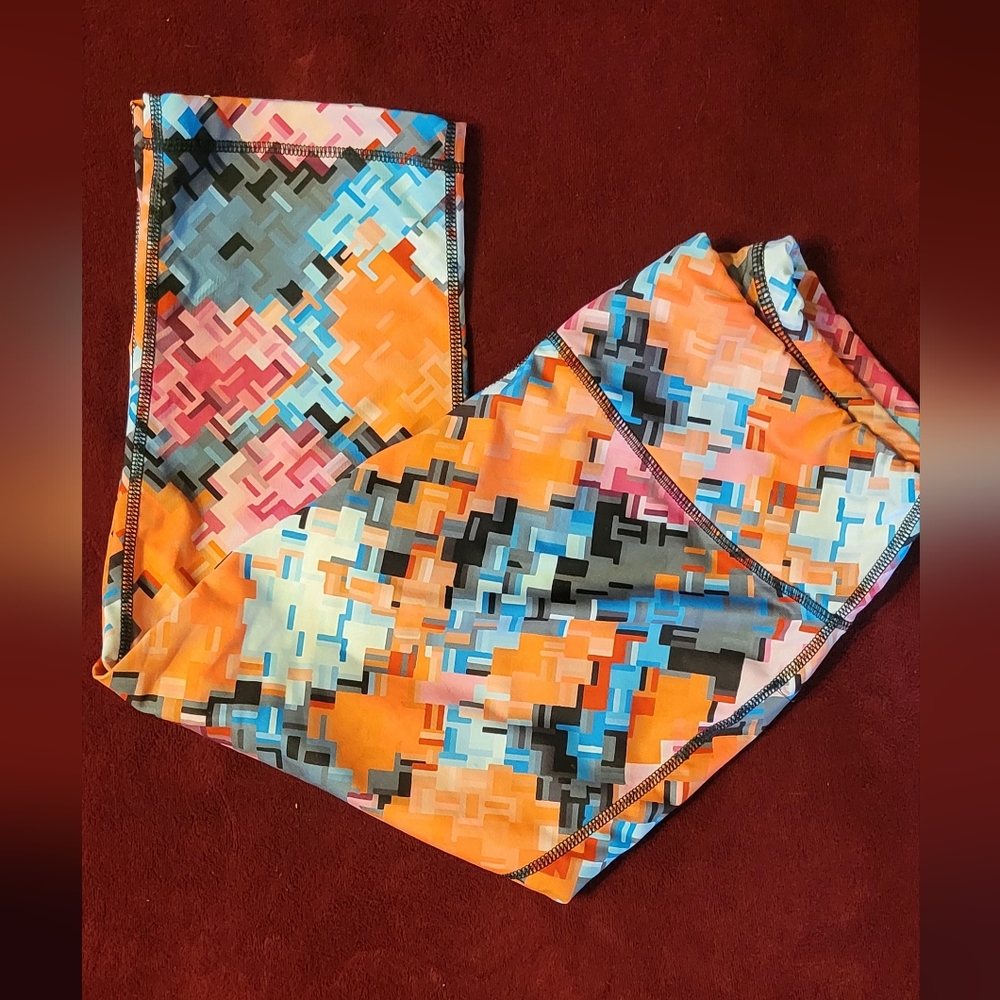 Women's Be Inspired Multicolored Athletic Capris, Size Medium.